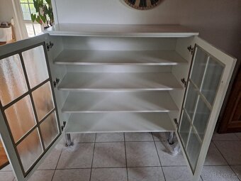 Bílá skřínka/ knihovna - 2