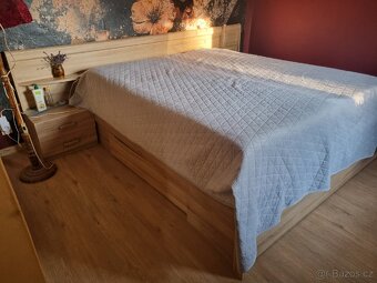 Manželská postel 180x200 včetně roštů, matrace a stolků Top - 2