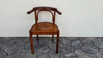 Celodřevěné křeslo po renovaci - 2