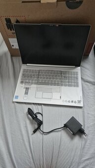 Lenovo IdeaPad Slim 5 16IAH8 Cloud Grey celokovový - 2