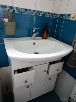 Skříňka do koupelny s umyvadlem - 2
