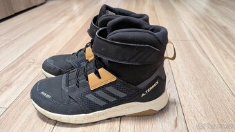 Dětská zimní turistická obuv zn. Adidas vel. 39 1/3 - 2