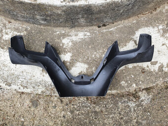 Prodám přední plastový kryt řidítek na Piaggio X9 Evolution - 2