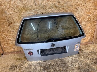 PÁTÉ DVEŘE KUFRU VW PASSAT B5.5 LA7W - 2