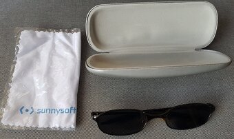 Sluneční brýle s pohledem dozadu - 2