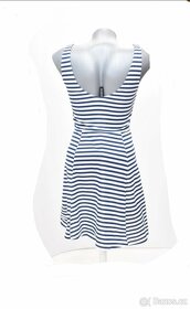 Dámské /dívčí šaty. - 2