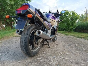 Suzuki GSX1100F - 2