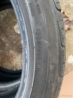 Letní pneu 225/40/18 - 2