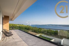 Prodej luxusní vily (396 m2) s bazénem a nádherným výhledem  - 2