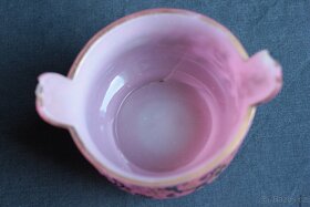 Miska z růžového opálového skla, druhé rokoko, 1. pol. 19. s - 2