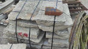 Stará kamenná dlažba, žulové zápražáky, 10,6 m2 - 2