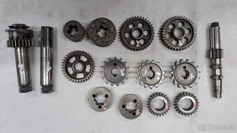 ČZ 125 B,T originální díly motoru, převodovky - 2