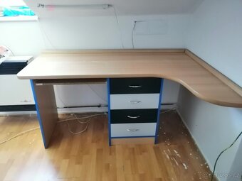 Psací stůl s výsuvnou policí klávesnice na - 2