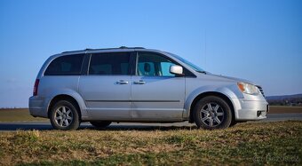 CHRYSLER TOWN & COUNTRY TOURING 2010 - 2
