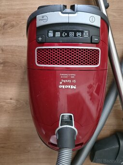 Velmi výkonný vysavač MIELE S8 cat & dog - 2