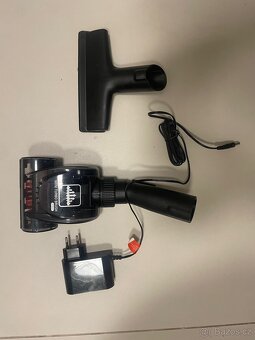 Prodám bezdrátový vysavač Hoover HF500 - 2