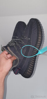 Úplně nové tenisky Yeezy Boost 350 V2 "Black - Static" 43 - 2