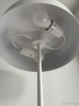 Stojací lampa IKEA v bílé barvě, 2x LED žárovka - 2