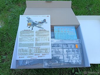 Model letadla Bücker Bü 131D with German Cadets 1:32 - 2