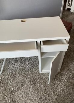 Prodám psací stůl IKEA MICKE - 2