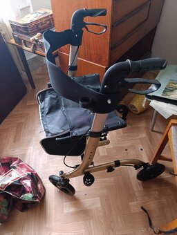 Chodítko pro seniory - 2