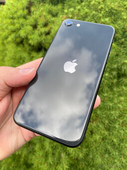 iPhone SE 2020 64Gb...černý - 2