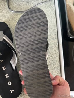 Tommy Hilfiger žabky - 2