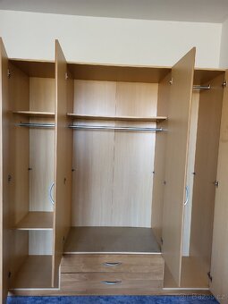 Skříň se zrcadlem - 2