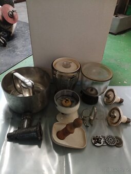 Retro kuchyňský robot UKS 23 - 2