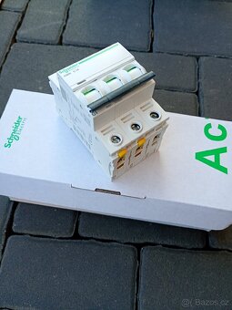 Elektro komponenty Schneider - 2