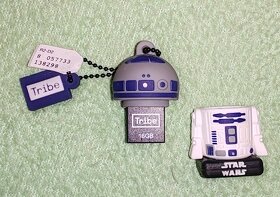 STAR WARS R2-D2 sestava - hrnek, podložka, Usb 16 GB - 2