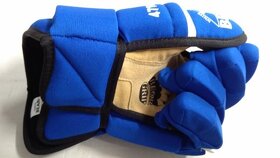 Hokejové rukavice a chrániče - 2