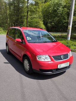 VW TOURAN 1.6 FSI,klima,7mistny - 2