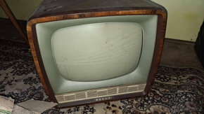 Stará televize TESLA 4106 - retro - 2