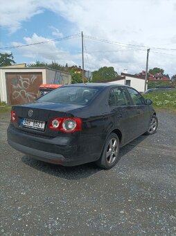 Volkswagen Jetta - 2
