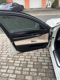 BMW 740i - 2