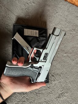 Airsoft pistol sig sauer p226 - 2