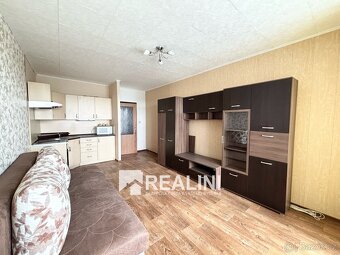 Pronájem bytu 1+kk, o výměře 31 m2 se zasklenou lodžií v Ka - 2