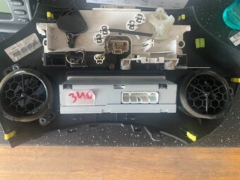 Rádio + plast - Toyota Yaris - 2