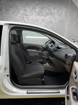 Renault Twingo II Night & Day 2009 1.1 56 kW - krásný stav - 2