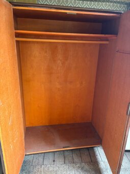 Stará dřevěná skříň - 2