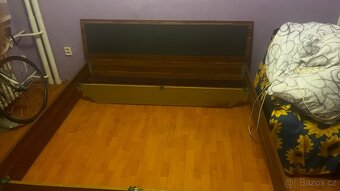 Dvoulůžková postel bez roštu a bez matraci - 2