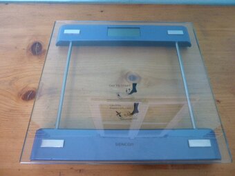 OSOBNÍ VÁHA - SKLO - 2