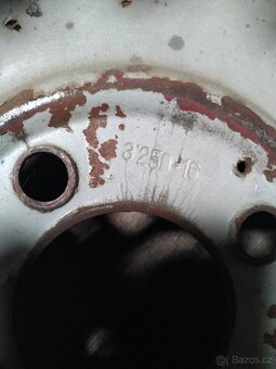 Disky kol Tudor, Tatra  - veterán - 2