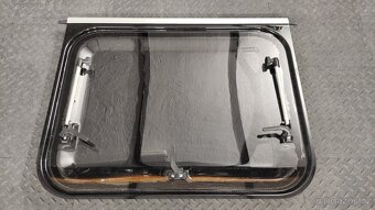Okno pro karavan - 2