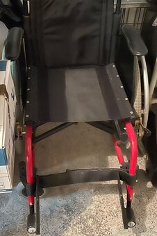 Mechanický skladací invalidní vozík - 2
