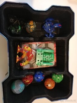 8x bakugan včetně kovové krabičky - 2