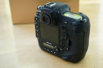 Nikon D5 XQD verze těla profesionální FX plnoformátová zrcad - 2