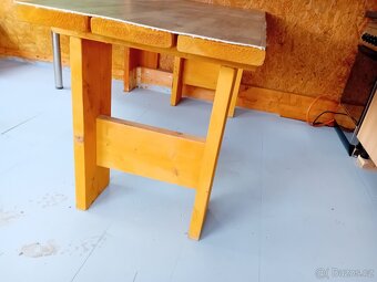 Masivní velmi pevný stůl - 2