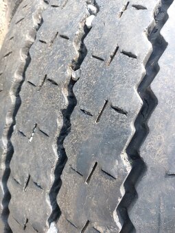 Prodám 275/70R22.5 Pirelli - 2